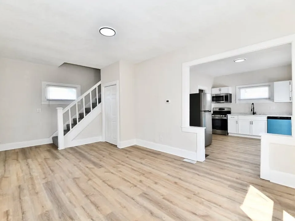 1145 N Belleview Pl