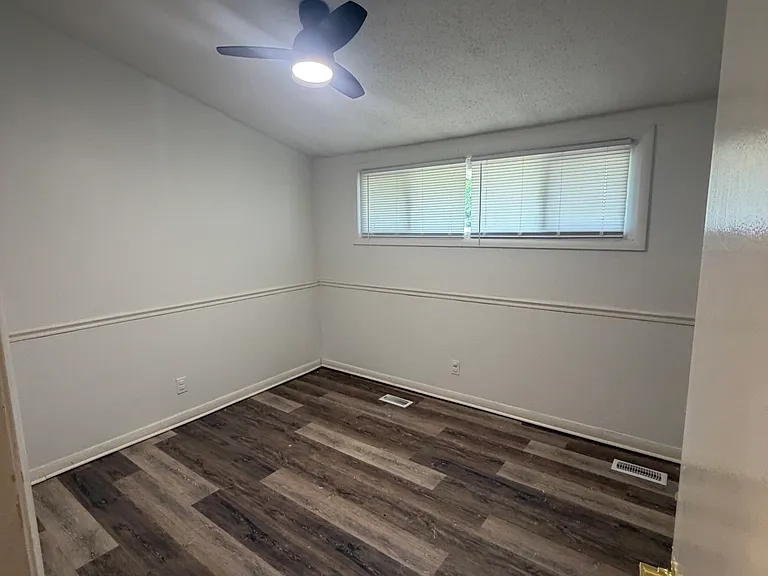 3301 Canterbury Dr — Photo 13