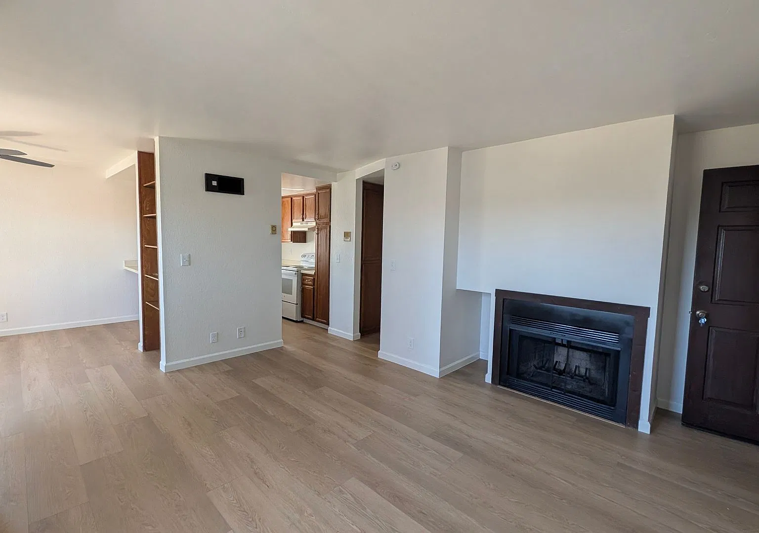 4074 Swift Ave — Photo 2