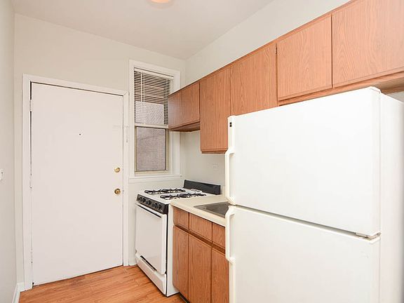 3rd image of 622.5 W Barry Ave Unit 3S