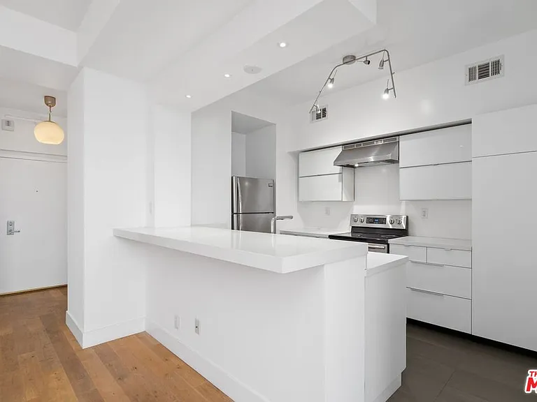 7250 Franklin Ave #511 — Photo 12