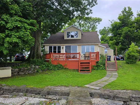 809 Farleys Point Rd, Union Springs, NY 13160