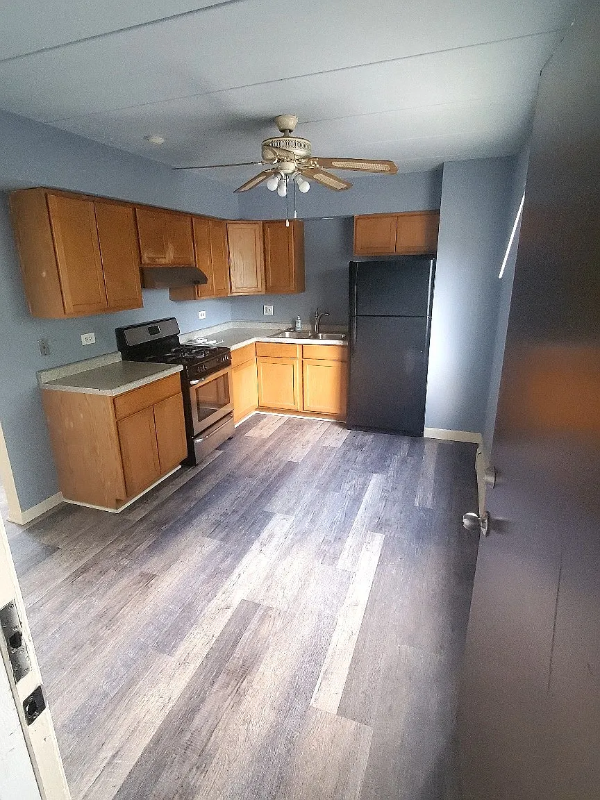 2 bed, 900 sqft, $1,600 — Photo 4