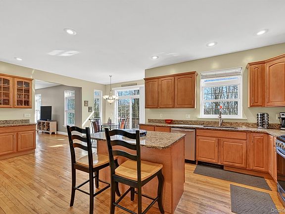 5th image of 47 Willets Way
