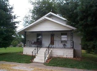 319 W Division St, Oakland City, IN