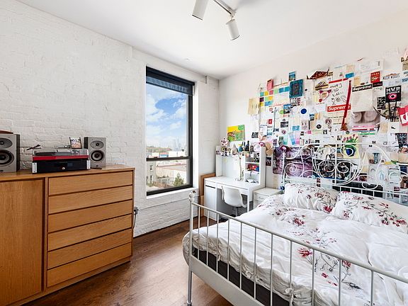 5th image of 25 Carroll St APT 4B