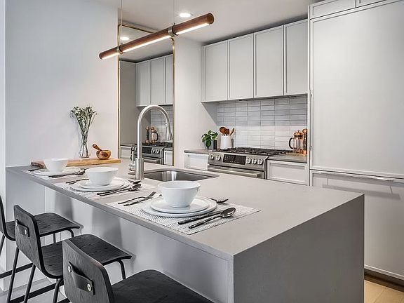 3rd image of 111 Montgomery St #5N