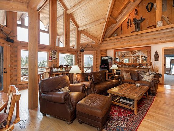 4th image of 2019 Riverview Ln
