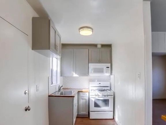 4th image of 3253 Andrita St