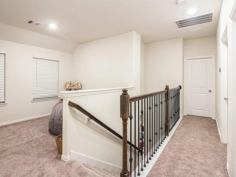 211 Club Crest Ln — Photo 9