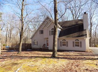 1 Ridgewood Dr, East Stroudsburg, PA 18301