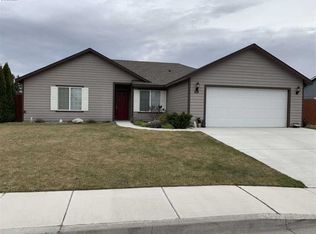 618 Riverstone Dr, Richland, WA 99352