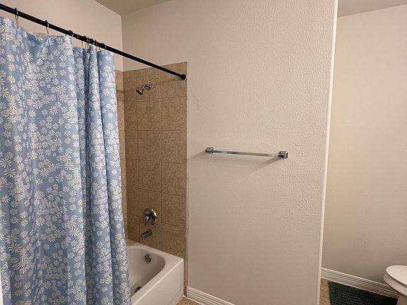 3rd image of 7907 Fountain St