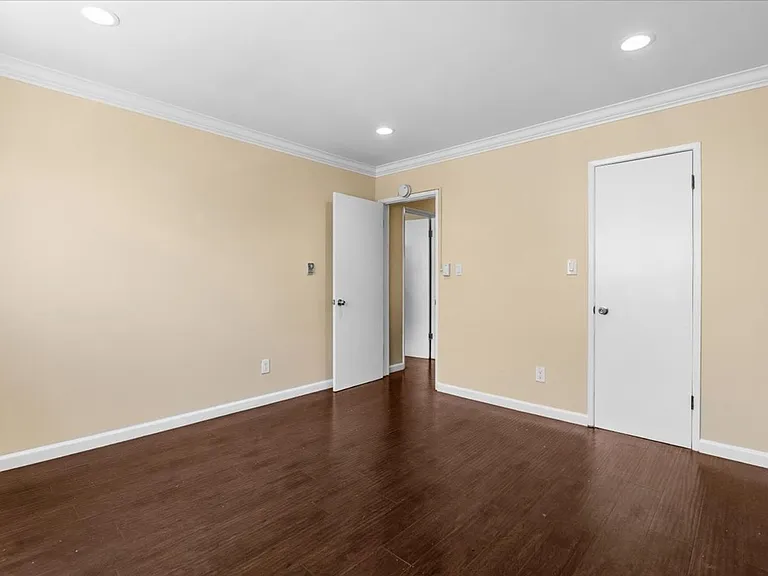 5232 Fairview Blvd — Photo 10