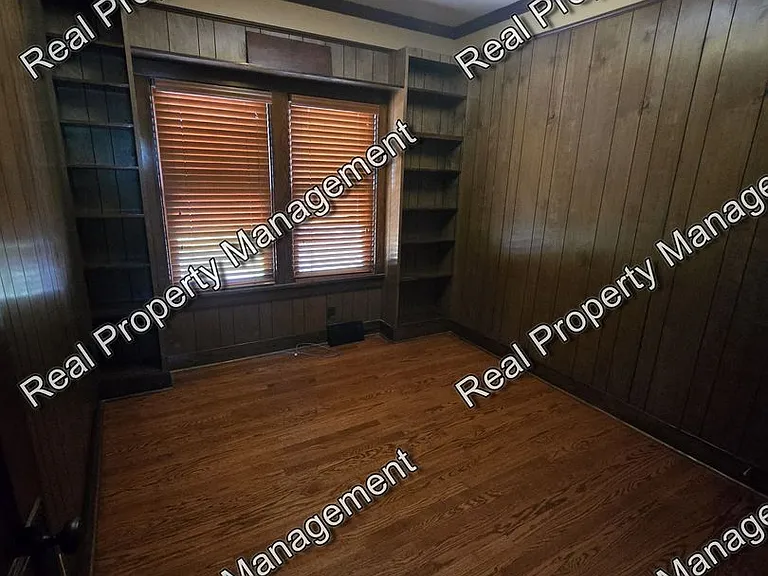 822 Jefferson St — Photo 8