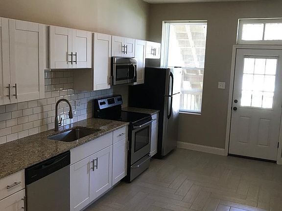 5th image of 4555 Oakland Ave #B