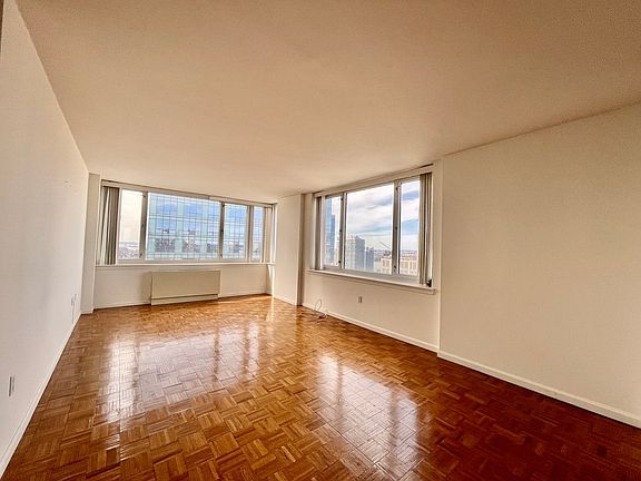 3rd image of 350 W 43rd St APT 43D
