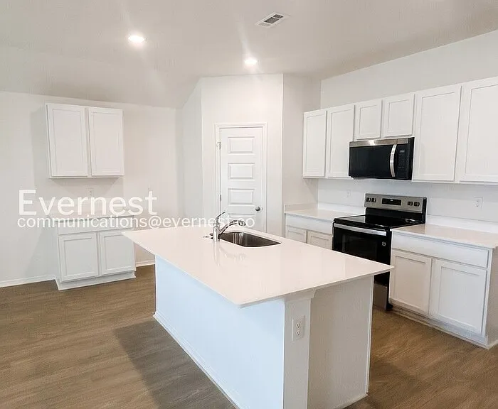 108 E Sunbelt Ct — Photo 2