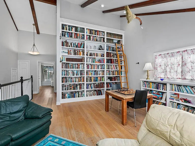 250 Soledad Place — Photo 23