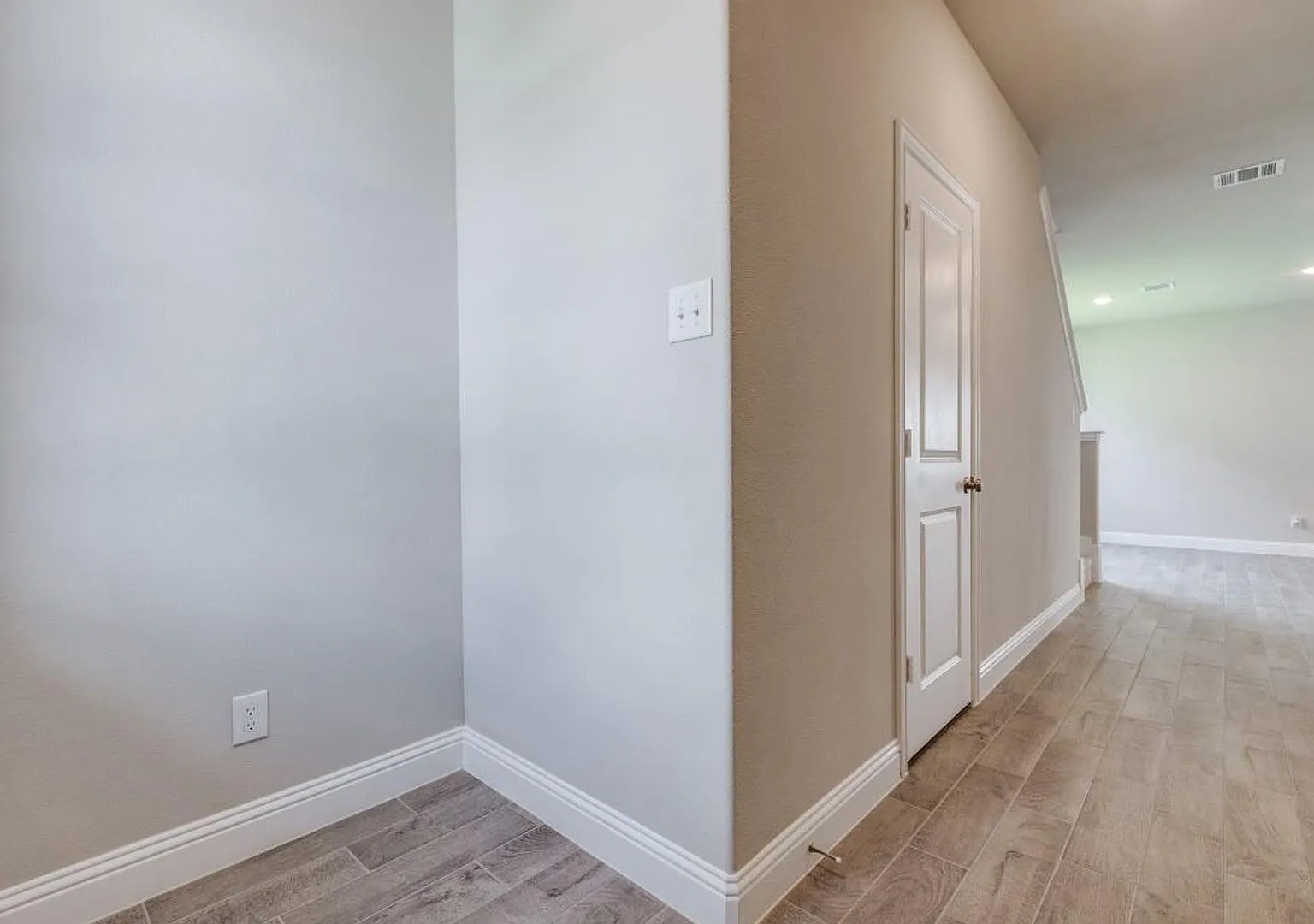 Energy-efficient home ready for move-in in the master-planned Venetian community, served by McKin... — Photo 2