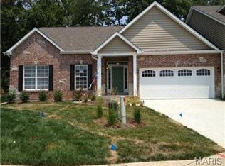 5233 Hollow Wood Ct, Saint Louis, MO 63128
