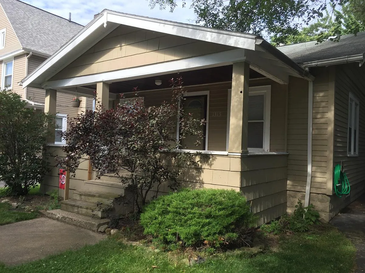 3 bed, $2,000 — Photo 1