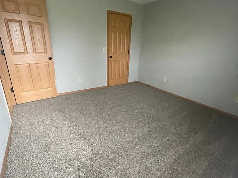 705-707 E Watermill Cir — Photo 11