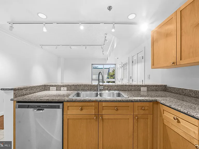 777 7th St NW #1003 — Photo 15