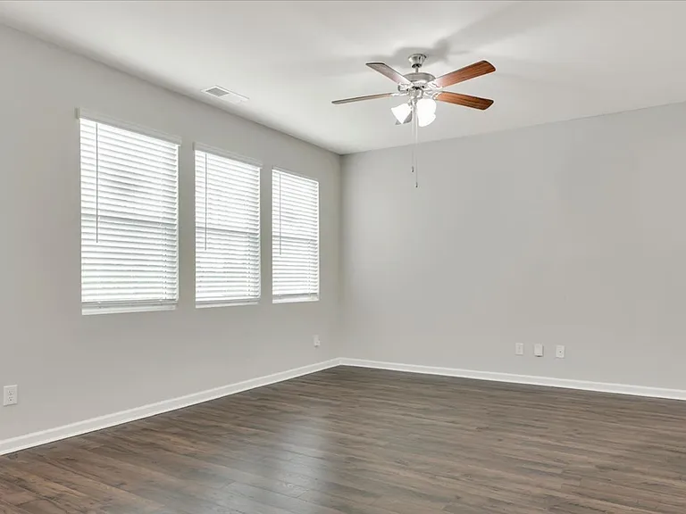 1127 Sims Dr — Photo 9
