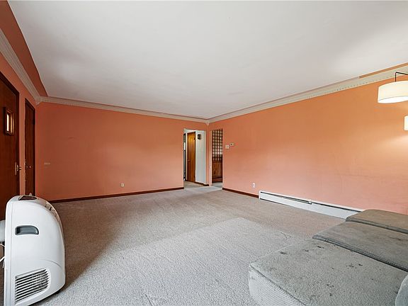 5th image of 211 E South St