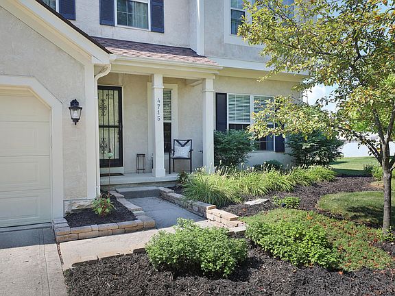 3rd image of 4715 Clayburn Dr E