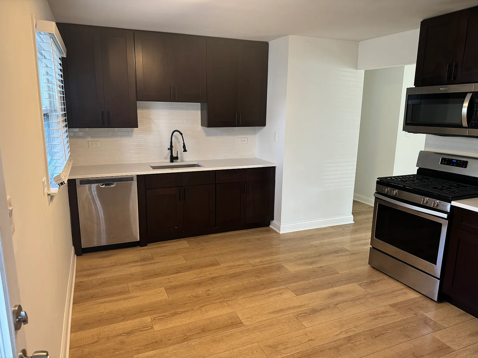 321 N Pershing Ave photo 1