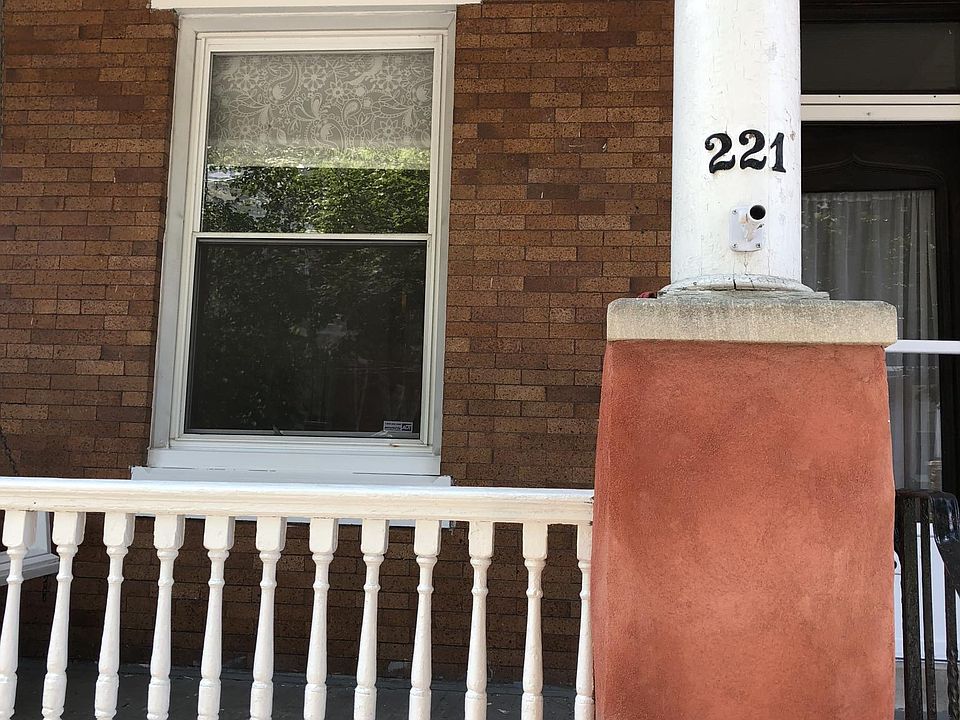 1st image of 221 E Sydney St