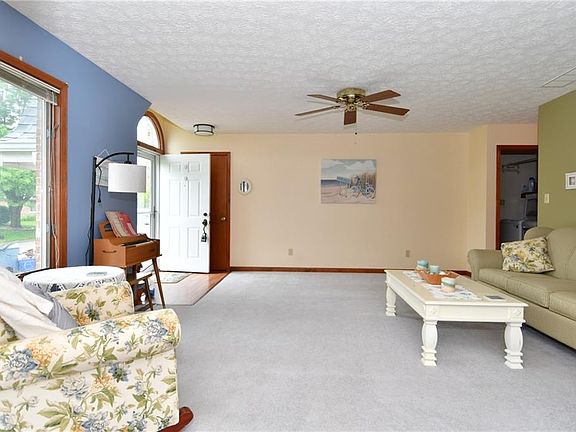 5th image of 136 Dover Blvd S