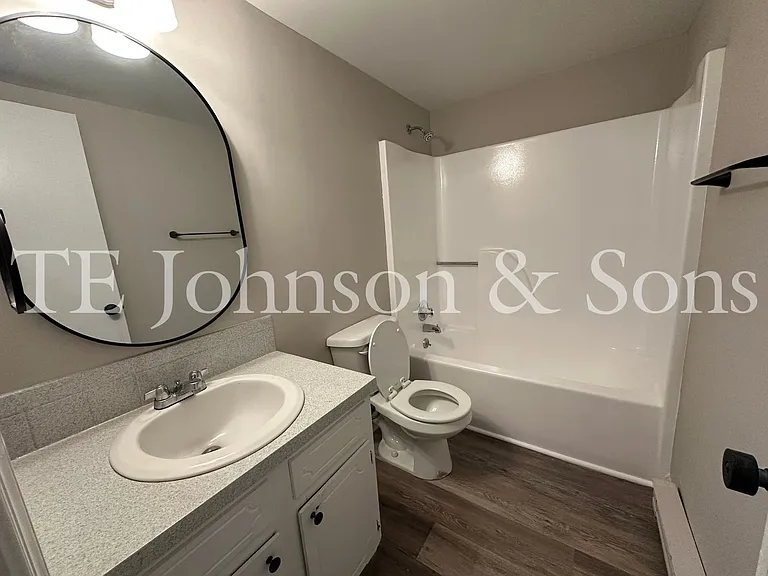 2550 Green Oaks Ct #B — Photo 4