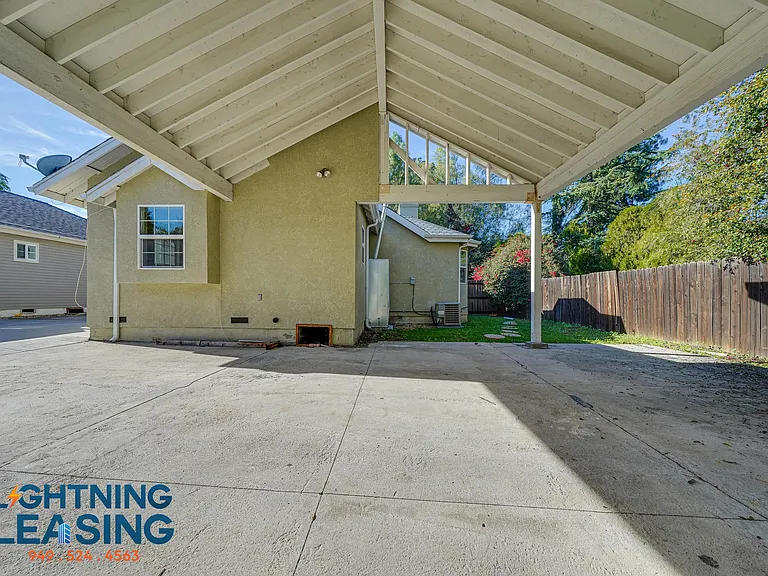 6182 Yolanda Ave — Photo 19