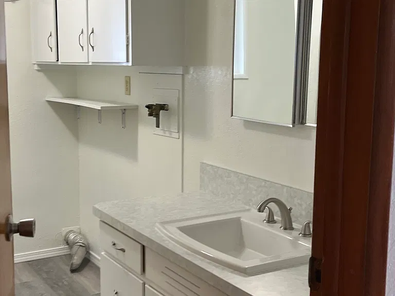 Bathroom with washer/dryer hook-up
