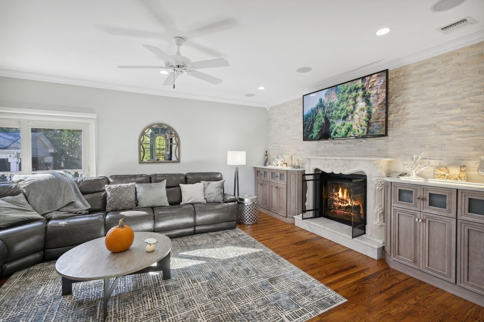  Great Room With Gas Fireplace 