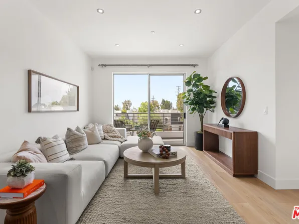 7857 W Manchester Ave APT 201, Playa Del Rey, CA 90293