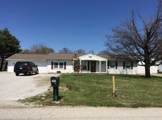 1902 E Henry Sievers Rd, Vincennes, IN 47591