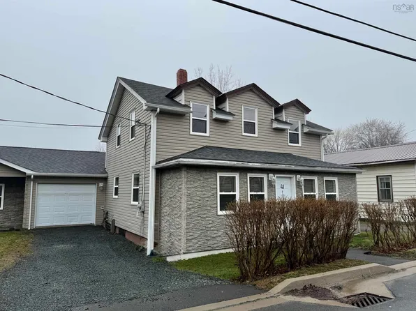 41 Irving St, Halifax, NS B2W 1K1