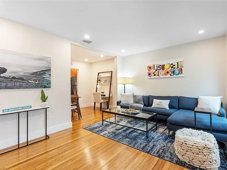 2102 SW 31st Ave — Photo 4
