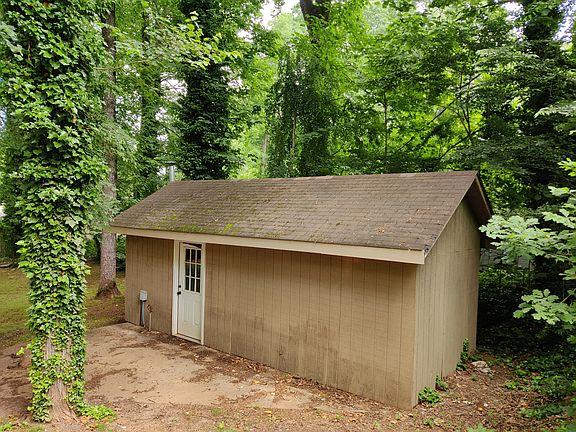 2nd image of 602 Phoenix St