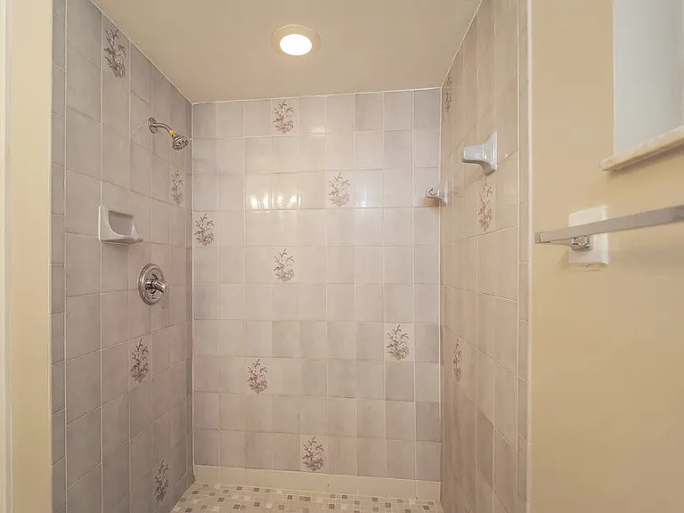 1329 SE 12th St — Photo 15