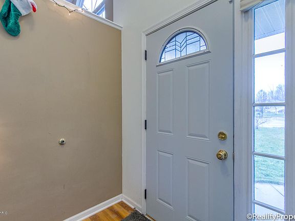 3rd image of 3965 Avery Dr NW