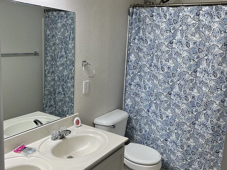Guest Bathroom upstairs