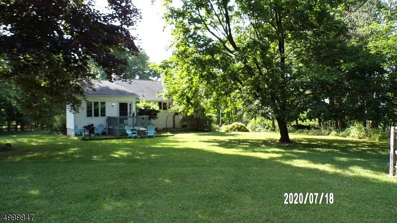 2nd image of 42 Lincoln Laurel Rd