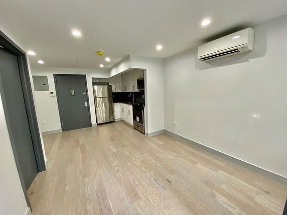 5th image of 139 Marcus Garvey Blvd APT 1R