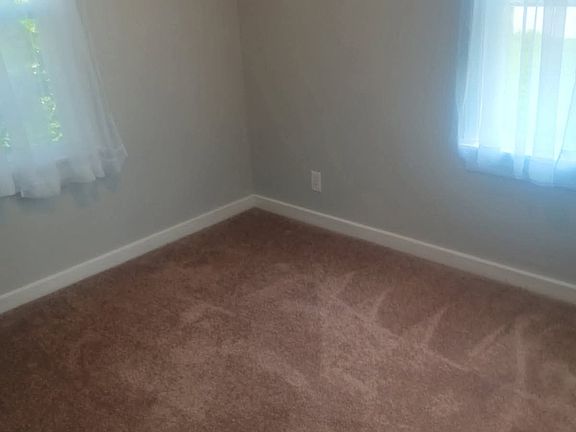 2nd image of 1136 E Buena Vista Ave