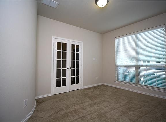 4th image of 2604 Cole Castle Dr